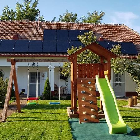 Harmonia Paraszthaz Es Apartman Poroszló Eksteriør bilde